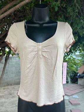 Frame Denim Cream Ribbed Scoop-Neck Short Sleeve Top with Brown Trim